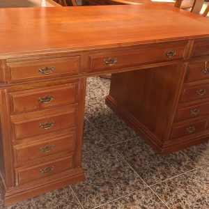 MESA DESPACHO 11 CAJONES CEREZO 140